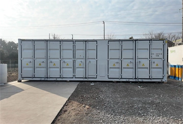 FASTMOVE SOLARCONTAINER Grid-Scale BESS with integrated inverter controllers and high-voltage battery cabinets