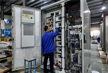 FASTMOVE SOLARCONTAINER Hospital Critical Power Microgrid with telecom-grade backup and wall-mounted batteries